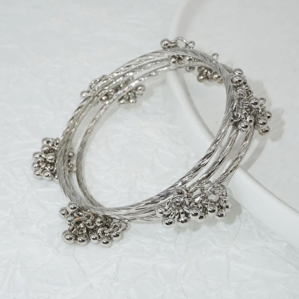 Elegant Silver Bangle Set (3) - Picture 2 of 3